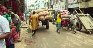 খাতুনগঞ্জ অর্ধেকে নেমেছে বেচাকেনা